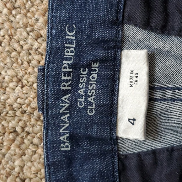 **FREE Bundle Add on** BANANA REPUBLIC BERMUDA SHORTS - Picture 6 of 6